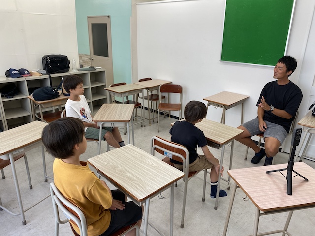 座談会　服部さん　子ども達